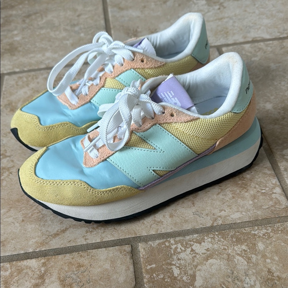 New Balance 237